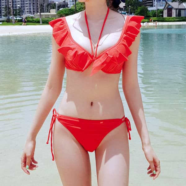 【色】ぷるんぷるんの食べ頃女体を包んだ赤い水着の画像
