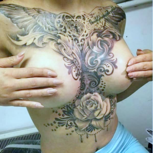 【おっぱい】若い淑女の胸に刻み込まれたタトゥーの画像