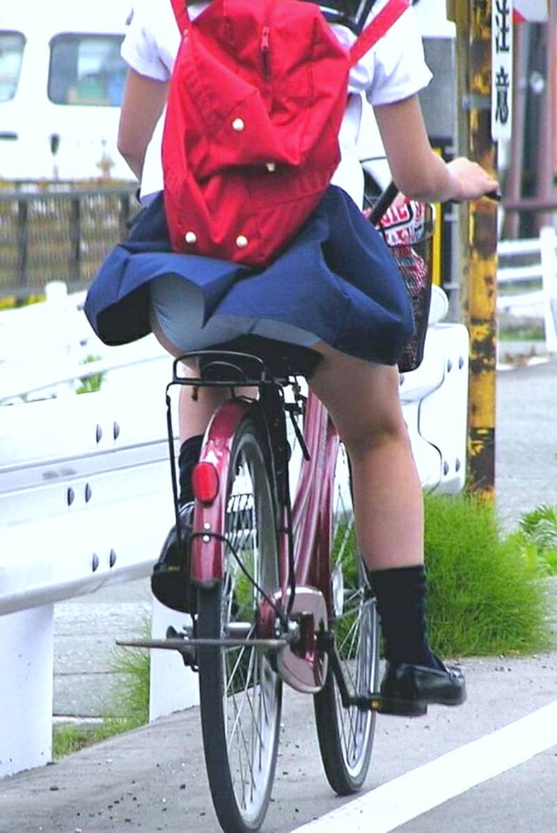 【その他】雨にも風にも負けず今日も行く自転車女子画像