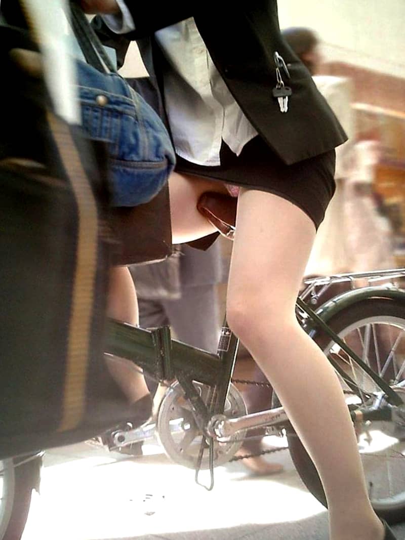 【その他】雨にも風にも負けず今日も行く自転車女子画像