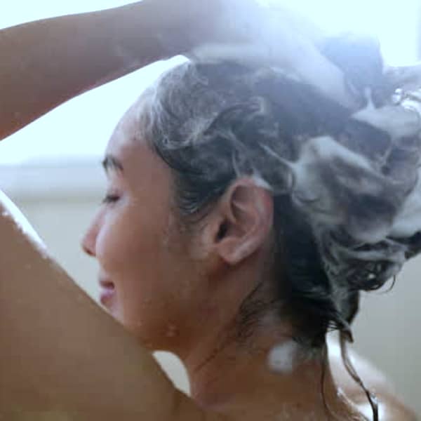 【頭】女の命を美しく保つため綺麗に洗い上げる洗髪画像